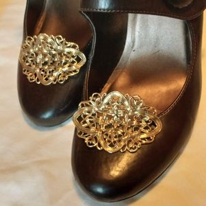 Vintage Shoe jewelry clip on gold tone. Beautiful design
